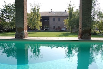 CASALE RISTRUTTURATO CON PISCINA