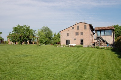 CASALE RISTRUTTURATO CON PISCINA