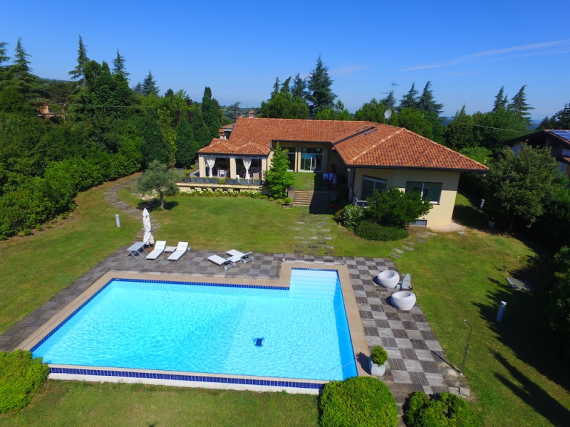 INDEPENDENT VILLA WITH SWIMMING POOL