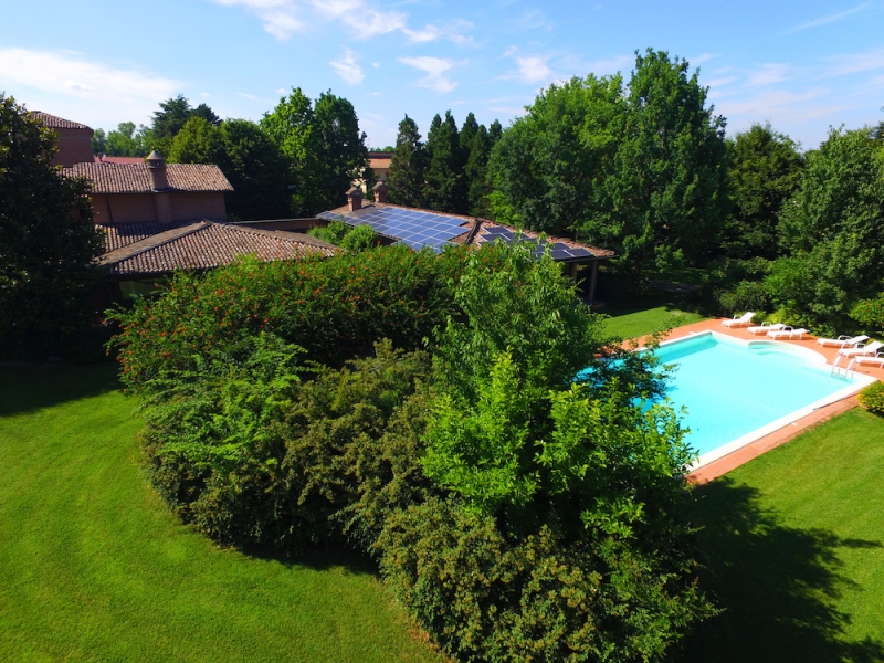 INDIPENDENT HOUSE WITH POOL IN PIACENZA