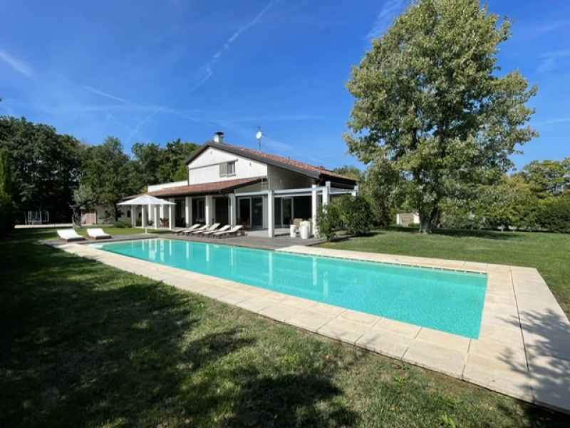 ESCLUSIVA VILLA CON PISCINA IN VAL TREBBIA