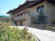 CASALE IN SASSO CON DEPENDANCE E PISCINA