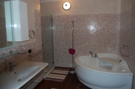 CASALE IN SASSO CON DEPENDANCE E PISCINA