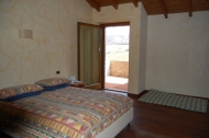 CASALE IN SASSO CON DEPENDANCE E PISCINA