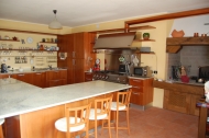 CASALE IN SASSO CON DEPENDANCE E PISCINA