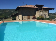 CASALE IN SASSO CON DEPENDANCE E PISCINA