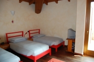 CASALE IN SASSO CON DEPENDANCE E PISCINA