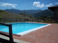 CASALE IN SASSO CON DEPENDANCE E PISCINA
