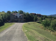 CASALE IN SASSO CON DEPENDANCE E PISCINA