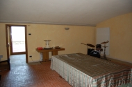 CASALE IN SASSO CON DEPENDANCE E PISCINA