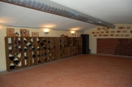 CASALE IN SASSO CON DEPENDANCE E PISCINA