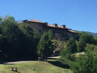 CASALE IN SASSO CON DEPENDANCE E PISCINA