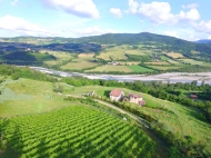 CASALE INDIPENDENTE CON DEPENDANCE E PISCINA SUL TREBBIA