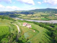 CASALE INDIPENDENTE CON DEPENDANCE E PISCINA SUL TREBBIA