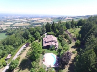 VILLA CON PISCINA A REZZANELLO