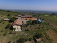 CASALE INDIPENDENTE CON PISCINA