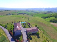 CASALE INDIPENDENTE CON PISCINA
