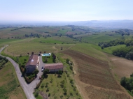 CASALE INDIPENDENTE CON PISCINA