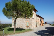CASALE INDIPENDENTE CON PISCINA