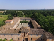 CASTELLO CON CAMPO DA GOLF