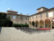 CASTELLO CON CAMPO DA GOLF