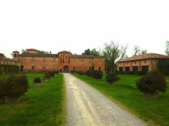 CASTELLO CON CAMPO DA GOLF