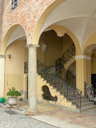 CASTELLO CON CAMPO DA GOLF