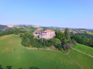 INDEPENDENT COUNTRY HOUSE ON THE HILL TOP