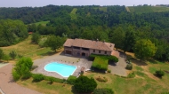 CASALE CON PISCINA E BOX CAVALLI