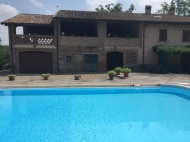 CASALE CON PISCINA E BOX CAVALLI