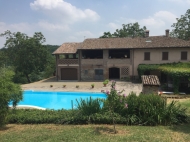 CASALE CON PISCINA E BOX CAVALLI