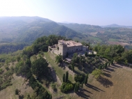 CASTELLO DEL XII SECOLO COMPLETAMENTE RESTAURATO