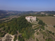 CASTELLO DEL XII SECOLO COMPLETAMENTE RESTAURATO