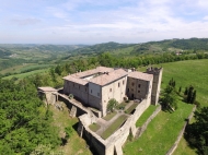 CASTELLO DEL XII SECOLO COMPLETAMENTE RESTAURATO