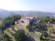 CASTELLO DEL XII SECOLO COMPLETAMENTE RESTAURATO