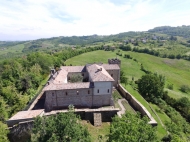 CASTELLO DEL XII SECOLO COMPLETAMENTE RESTAURATO