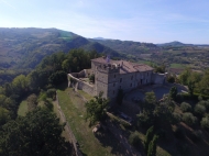 CASTELLO DEL XII SECOLO COMPLETAMENTE RESTAURATO