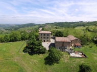 CASTELLO DEL XII SECOLO COMPLETAMENTE RESTAURATO