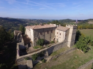 CASTELLO DEL XII SECOLO COMPLETAMENTE RESTAURATO