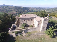 CASTELLO DEL XII SECOLO COMPLETAMENTE RESTAURATO