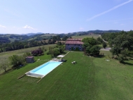 VILLA IN SASSO CON PISCINA 