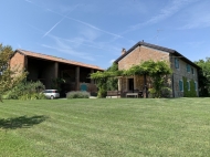 VILLA IN SASSO CON PISCINA 