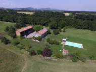 VILLA IN SASSO CON PISCINA 