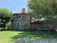 VILLA IN SASSO CON PISCINA 