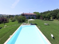 VILLA IN SASSO CON PISCINA 