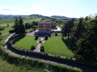 DOMINANTE RESIDENZA IN ALTA VAL LURETTA