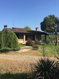 VILLA CON MAGAZZINO/STALLA