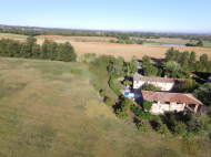 CASALE IN SASSO CON PISCINA