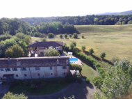 CASALE IN SASSO CON PISCINA