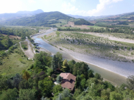CASALE INDIPENDENTE A TRAVO SUL TREBBIA
